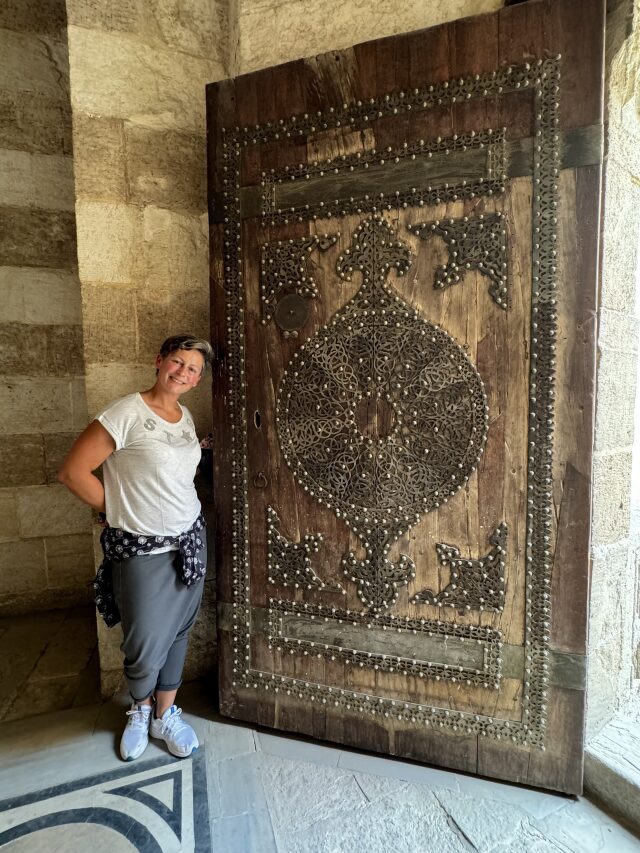Giorgia in Egitto durante un viaggio esperienziale