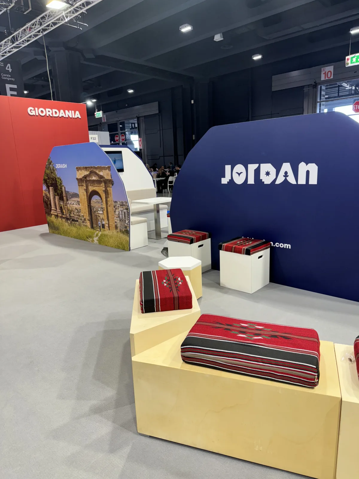 Stand della Giordania al TTG di Rimini, con l’area Jordan e l’allestimento dedicato a Jerash